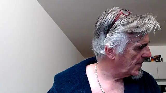 Snapshot of Buidapest chatting on 05-12-26, 11:35 Buidapest online show from 05-12-26, 11:35