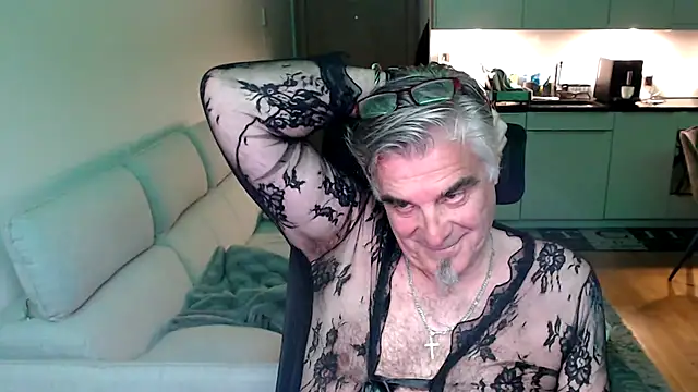 Snapshot of Buidapest chatting on 05-16-26, 11:03 Buidapest online show from 05-16-26, 11:03
