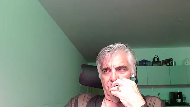 Snapshot of Buidapest chatting on 05-17-26, 11:17 Buidapest online show from 05-17-26, 11:17