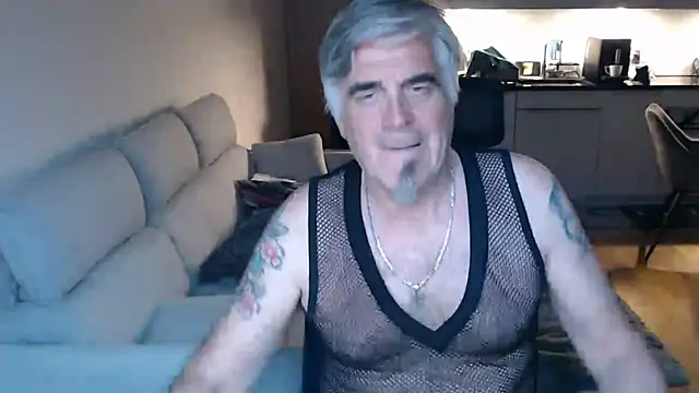 Snapshot of Buidapest chatting on 05-20-26, 10:16 Buidapest online show from 05-20-26, 10:16