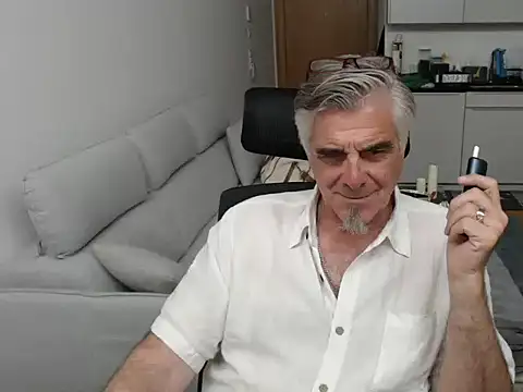 Snapshot of Buidapest chatting on 05-30-26, 06:21 Buidapest online show from 05-30-26, 06:21