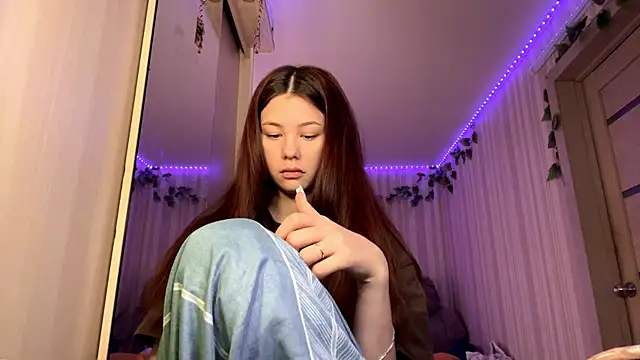 CutieSlim online show from 12-19-25, 07:04