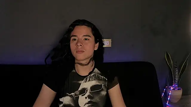 Snapshot of Angel-umbra chatting on 11-27-25, 08:33 Angel-umbra online show from 11-27-25, 08:33