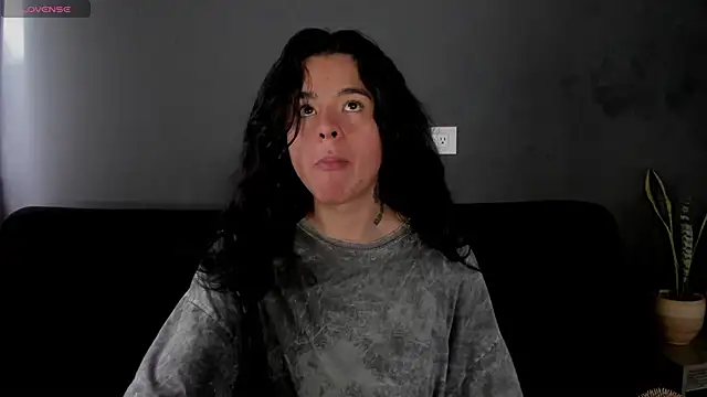 Snapshot of Angel-umbra chatting on 11-28-25, 07:49 Angel-umbra online show from 11-28-25, 07:49