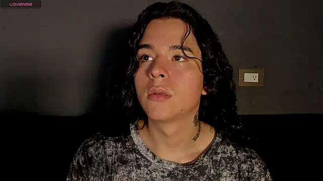 Snapshot of Angel-umbra chatting on 11-29-25, 08:56 Angel-umbra online show from 11-29-25, 08:56