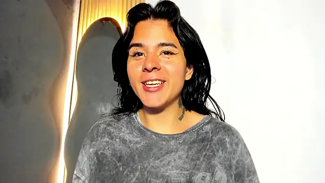 Snapshot of Angel-umbra chatting on 12-15-25, 08:35 Angel-umbra online show from 12-15-25, 08:35