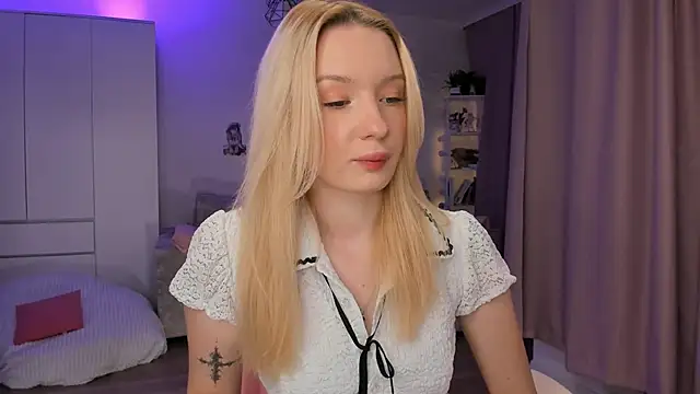 Tiffany Paw online show from 12-02-25, 03:23