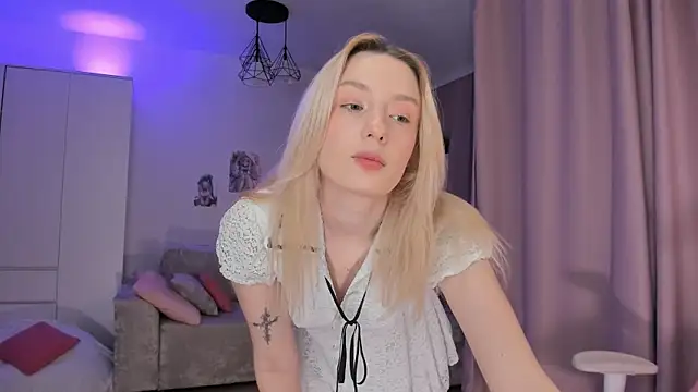 Tiffany Paw online show from 12-22-25, 03:14