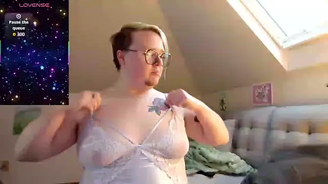 queerlyjaz online show from 03-08-26, 06:12