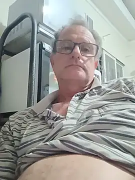 Snapshot of nard53 chatting on 05-19-26, 09:04 nard53 online show from 05-19-26, 09:04
