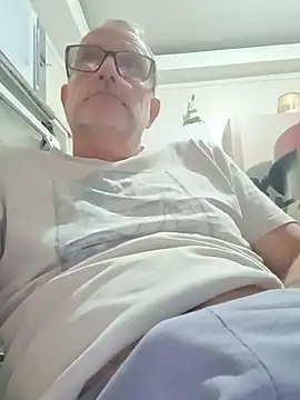 Snapshot of nard53 chatting on 06-18-26, 10:47 nard53 online show from 06-18-26, 10:47