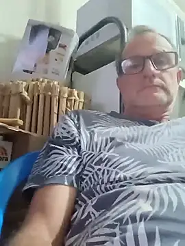 Snapshot of nard53 chatting on 07-09-26, 11:31 nard53 online show from 07-09-26, 11:31