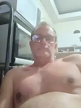 Snapshot of nard53 chatting on 07-10-26, 11:18 nard53 online show from 07-10-26, 11:18