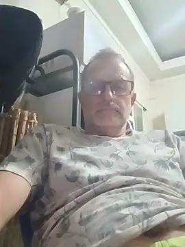 Snapshot of nard53 chatting on 07-13-26, 01:08 nard53 online show from 07-13-26, 01:08