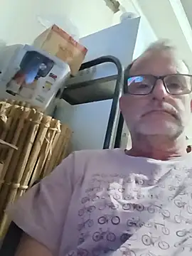 Snapshot of nard53 chatting on 07-15-26, 08:52 nard53 online show from 07-15-26, 08:52