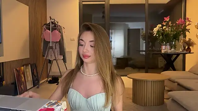 Jolienne online show from 03-12-26, 08:26