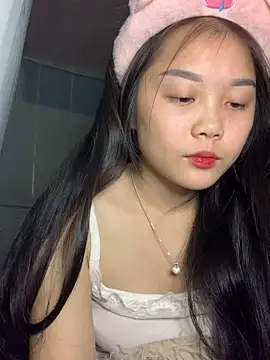 Snapshot of Baa-bee22 chatting on 11-21-25, 05:17 Baa-bee22 online show from 11-21-25, 05:17