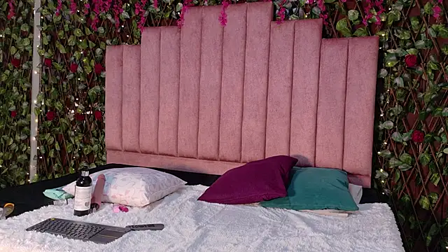 MiaJanss online show from 01-05-26, 05:27