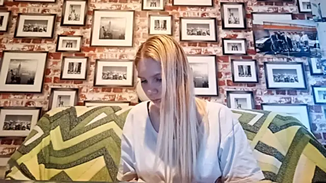 EvieBaggette online show from 11-24-25, 08:25