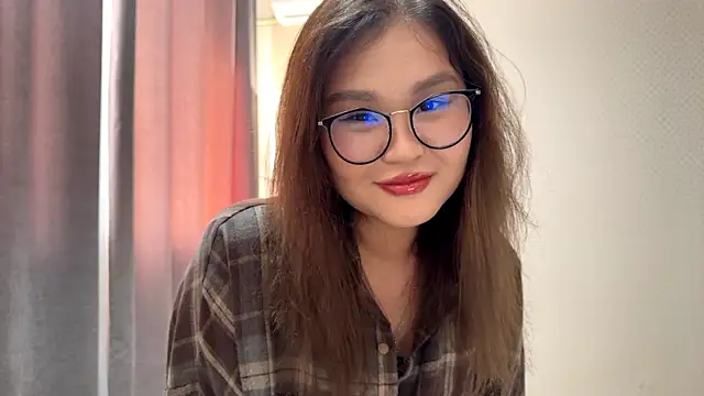 Snapshot of HoneyKitsu chatting on 11-21-25, 08:35 HoneyKitsu online show from 11-21-25, 08:35