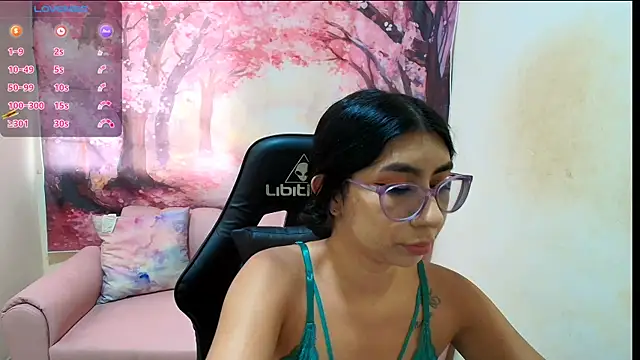 Emma latinasexy18 online show from 02-12-26, 06:47