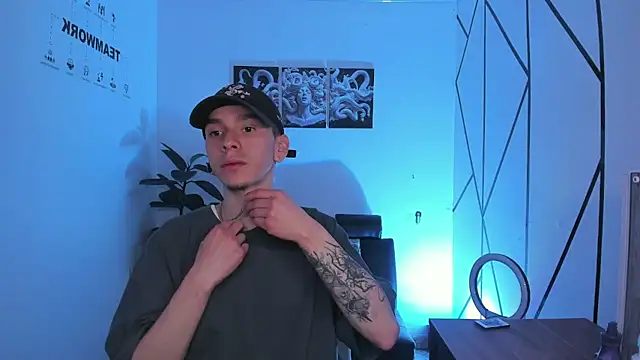 Snapshot of James_Adams_01 chatting on 11-25-25, 03:23 James Adams 01 online show from 11-25-25, 03:23