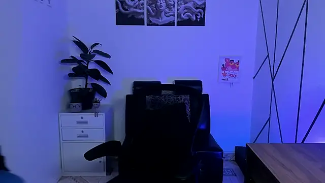 Snapshot of James_Adams_01 chatting on 11-28-25, 12:19 James Adams 01 online show from 11-28-25, 12:19