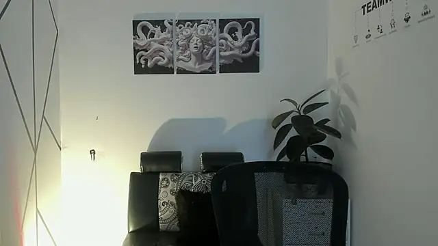 Snapshot of James_Adams_01 chatting on 12-16-25, 12:43 James Adams 01 online show from 12-16-25, 12:43