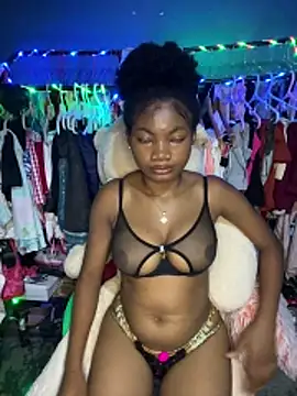 Snapshot of DoitwMia chatting on 12-22-25, 10:29 DoitwMia online show from 12-22-25, 10:29