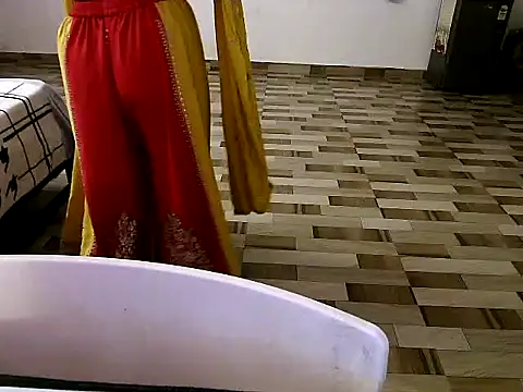 Snapshot of raveena_hot chatting on 05-09-26, 08:25 raveena hot online show from 05-09-26, 08:25