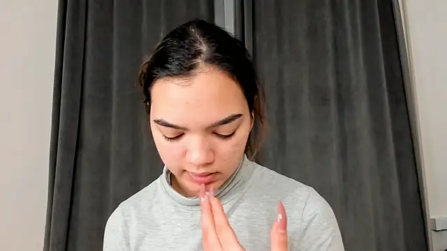 Snapshot of CoreenLuebbers chatting on 12-15-25, 05:28 CoreenLuebbers online show from 12-15-25, 05:28