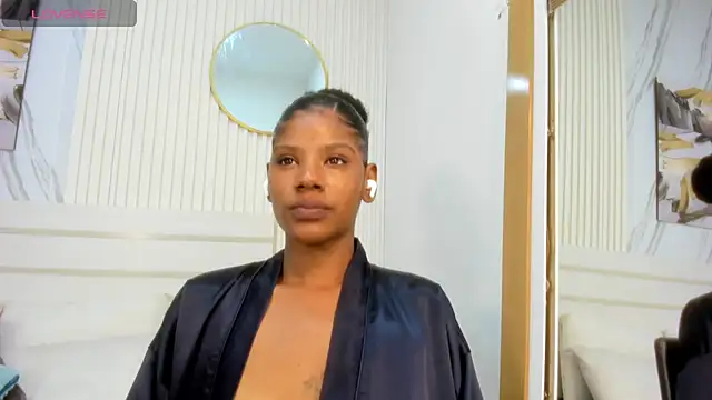 Snapshot of Afro_Luna chatting on 07-12-26, 11:12 Afro Luna online show from 07-12-26, 11:12