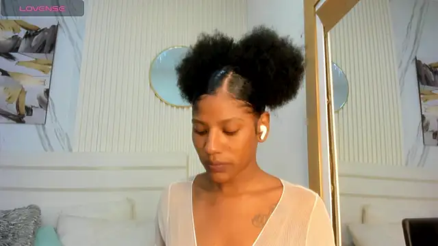 Snapshot of Afro_Luna chatting on 07-15-26, 11:15 Afro Luna online show from 07-15-26, 11:15