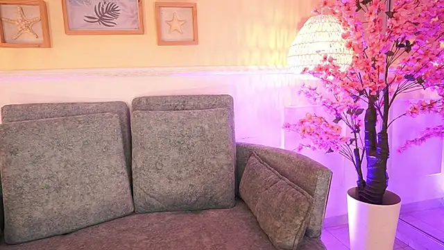 MeganLowell online show from 04-07-26, 07:36