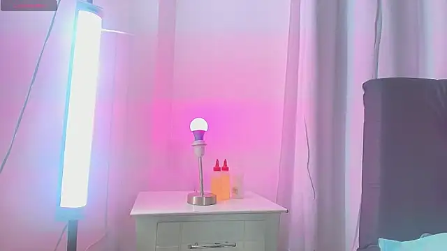 Snapshot of Ebony_Pregnant_Teen chatting on 12-15-25, 05:34 Ebony Pregnant Teen online show from 12-15-25, 05:34