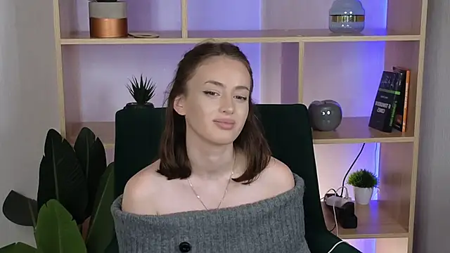 Snapshot of CamillaGebel chatting on 11-18-25, 05:17 CamillaGebel online show from 11-18-25, 05:17