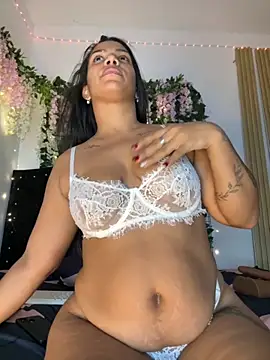 Snapshot of ArielleMillerr- chatting on 11-23-25, 10:48 ArielleMillerr- online show from 11-23-25, 10:48