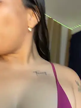 Snapshot of ArielleMillerr- chatting on 11-25-25, 05:46 ArielleMillerr- online show from 11-25-25, 05:46