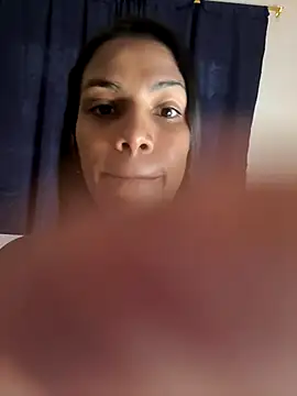 Snapshot of ArielleMillerr- chatting on 12-15-25, 05:39 ArielleMillerr- online show from 12-15-25, 05:39