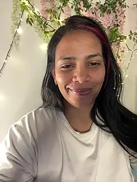 Snapshot of ArielleMillerr- chatting on 07-08-26, 05:39 ArielleMillerr- online show from 07-08-26, 05:39