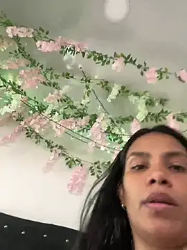 Snapshot of ArielleMillerr- chatting on 07-27-26, 05:20 ArielleMillerr- online show from 07-27-26, 05:20