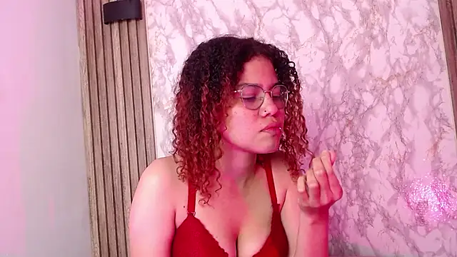 Snapshot of Annie_Chers chatting on 11-18-25, 04:17 Annie Chers online show from 11-18-25, 04:17