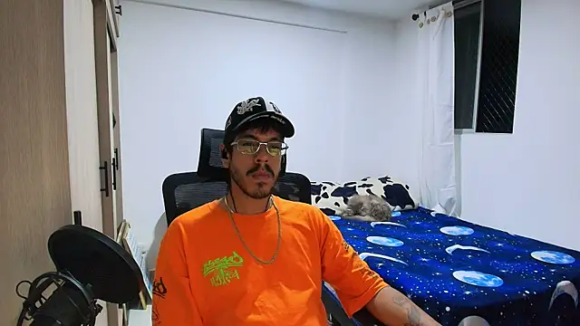 Snapshot of naitt_ chatting on 11-24-25, 11:26 naitt online show from 11-24-25, 11:26