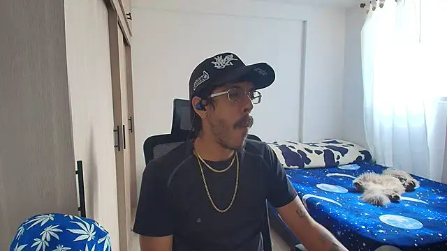 Snapshot of naitt_ chatting on 11-29-25, 06:22 naitt online show from 11-29-25, 06:22