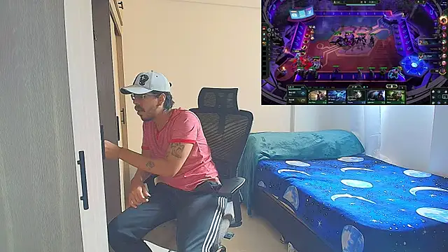 Snapshot of naitt_ chatting on 12-16-25, 01:27 naitt online show from 12-16-25, 01:27