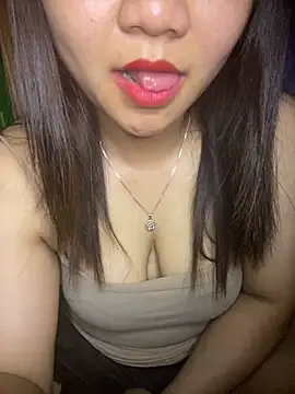 Snapshot of Sunset-yll chatting on 05-19-26, 01:33 Sunset-yll online show from 05-19-26, 01:33