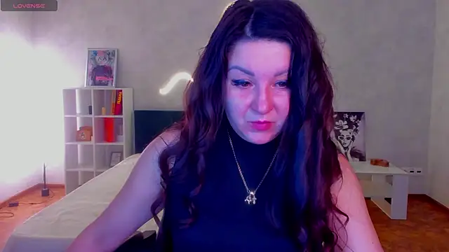 Snapshot of still__her chatting on 11-26-25, 01:06 still her online show from 11-26-25, 01:06