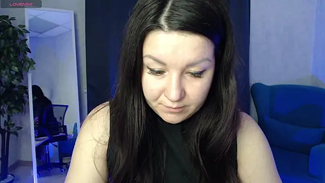 Snapshot of still__her chatting on 12-03-25, 01:24 still her online show from 12-03-25, 01:24