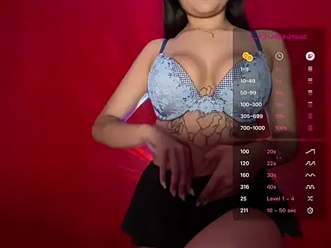 Snapshot of reinaass chatting on 05-17-26, 05:27 reinaass online show from 05-17-26, 05:27
