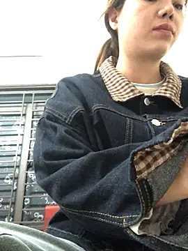 Snapshot of Miumiu95x chatting on 12-14-25, 05:51 Miumiu95x online show from 12-14-25, 05:51